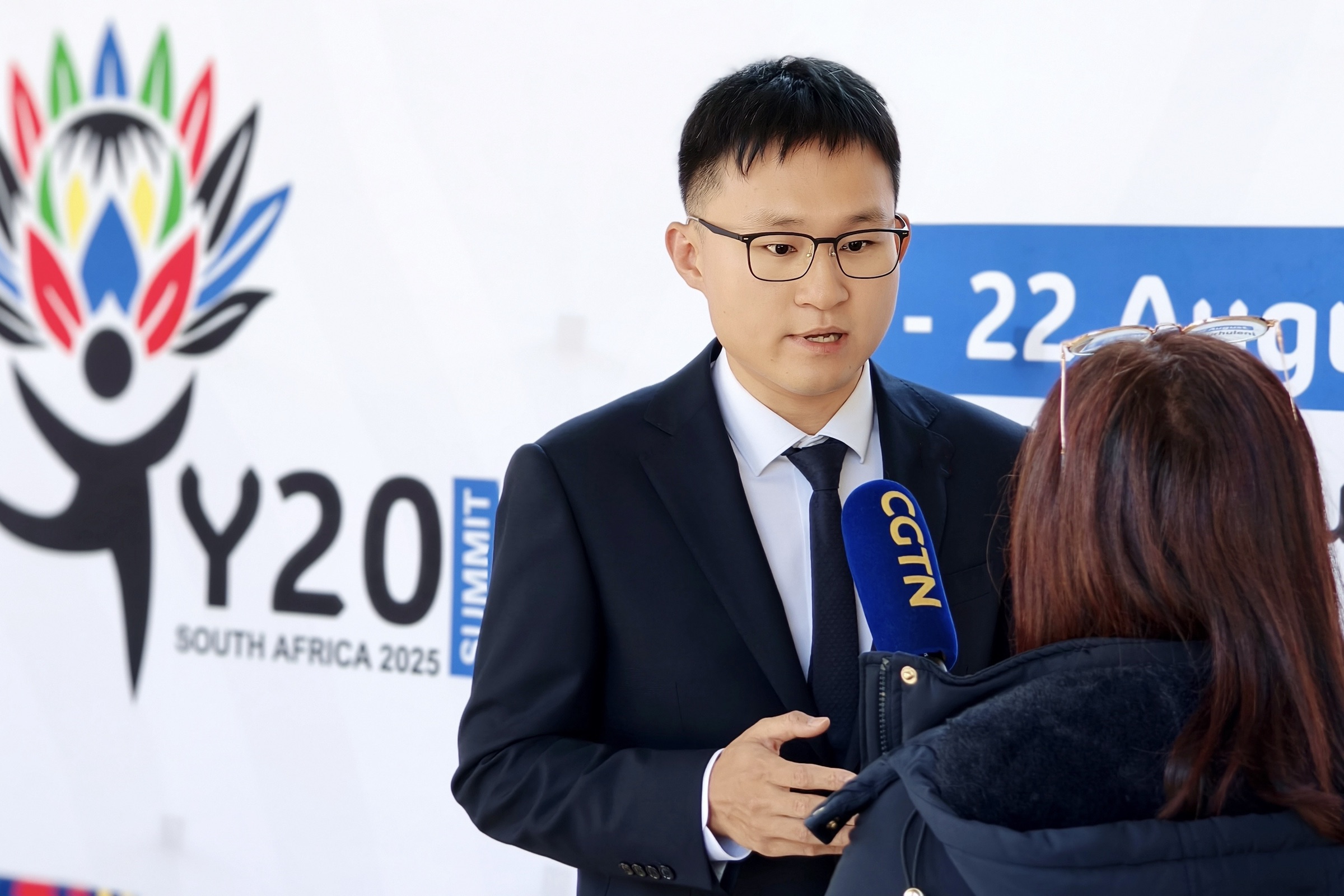 Y20南非会议期间,俞逆思接受采访